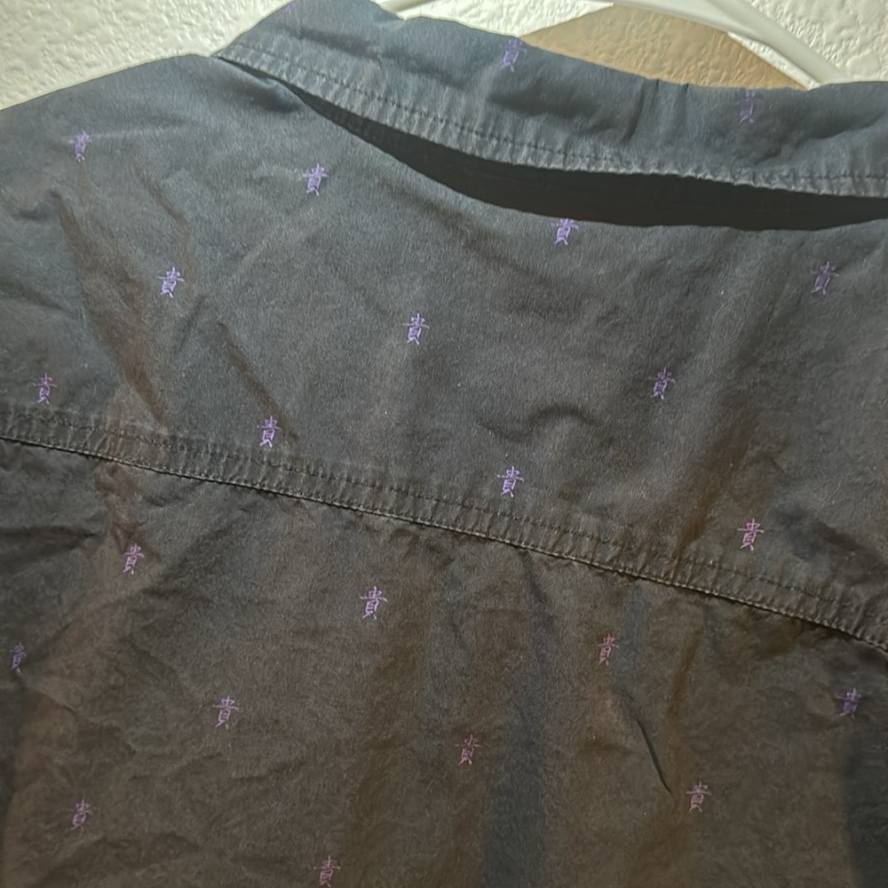 Lrg button up - Picture 5 of 6